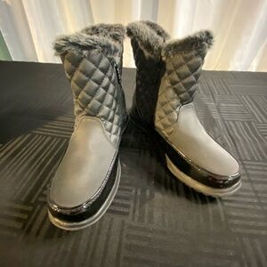 Women's Totes Black Quilted Winter Boots with faux Fur Lining